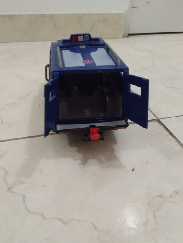 Furgón policía Playmobil