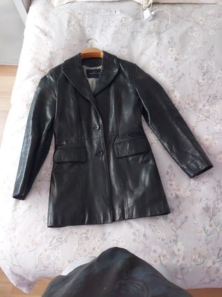 Abrigo Redskins 3\\/4 cuero negro de segunda mano por 50 EUR en León en  WALLAPOP
