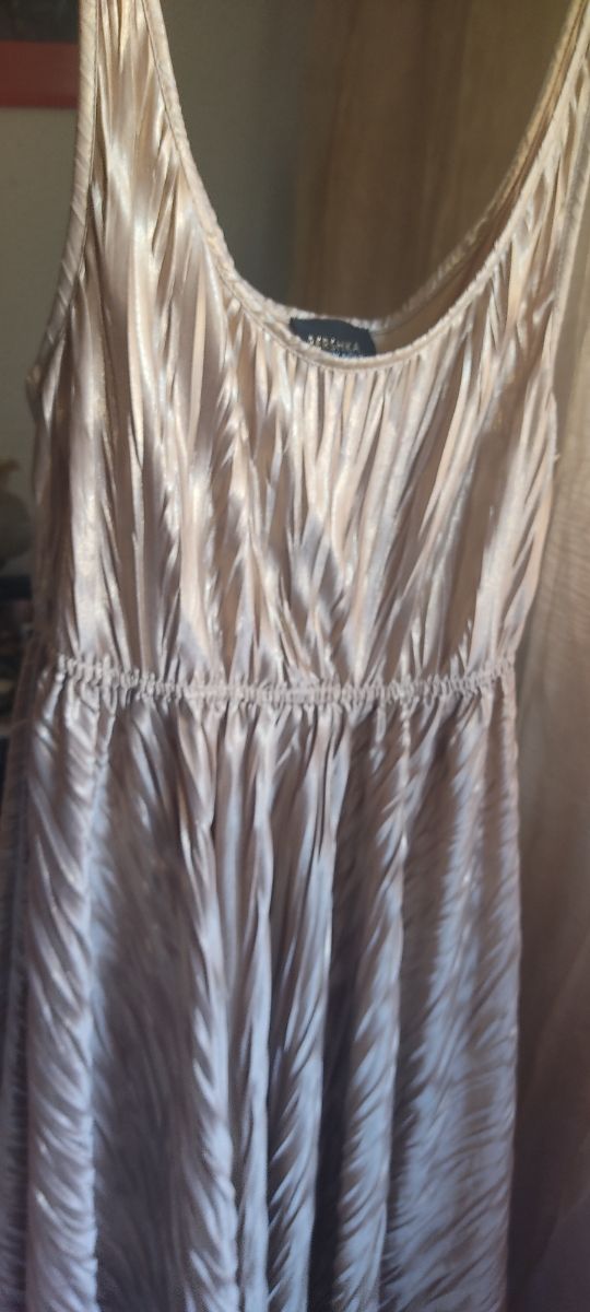 vestido color oro con forro interior 38