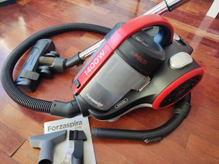 Aspiradora Ciclónico Polti sin bolsa 1400w de segunda mano por 29 EUR en  Valladolid en WALLAPOP