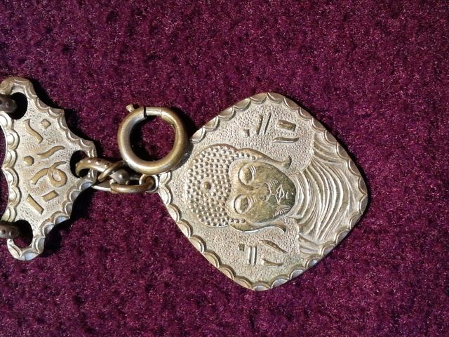 Antigua pulsera con motivos chinescos.