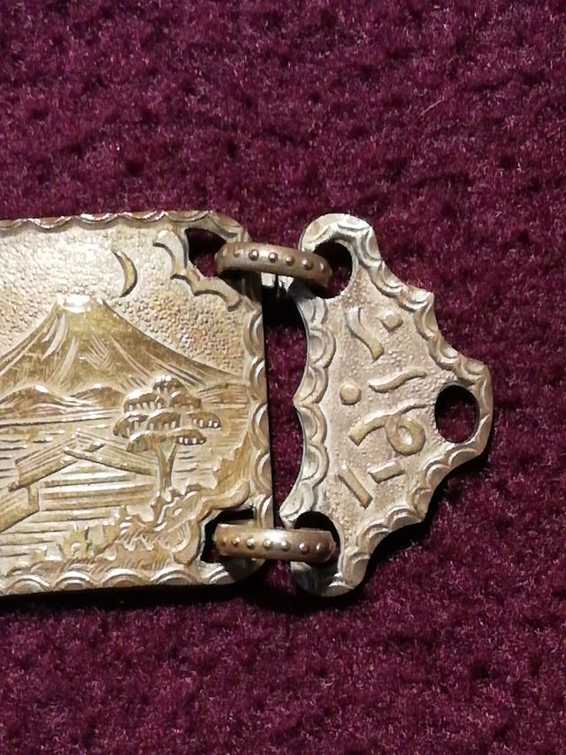 Antigua pulsera con motivos chinescos.