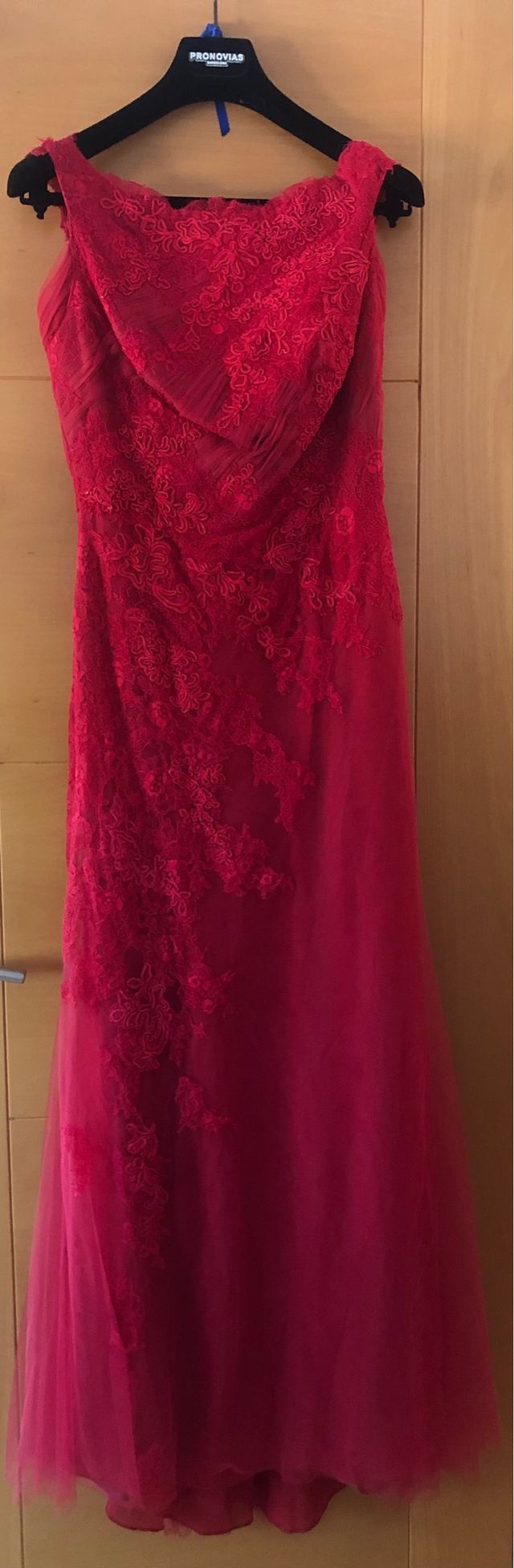 Vestido de tul rojo Pronovias