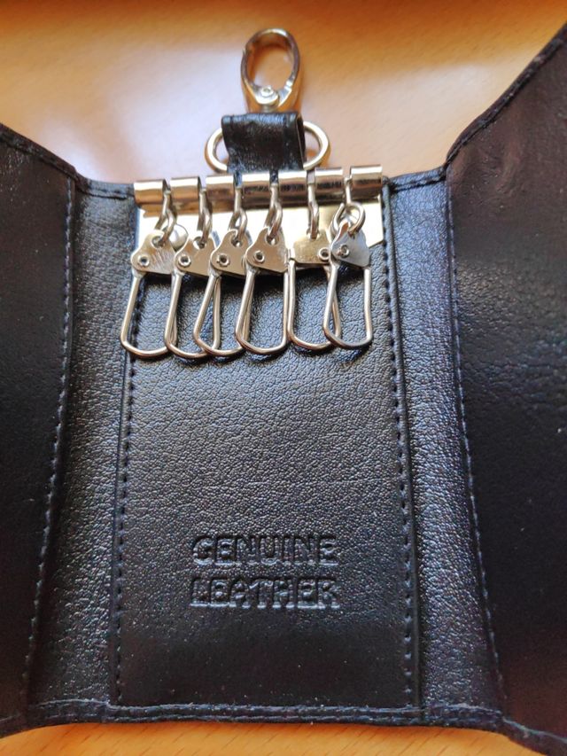 Llavero de cuero negro