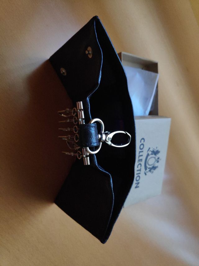 Llavero de cuero negro