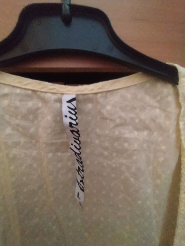 Blusa chica, amarilla en muy buen estado