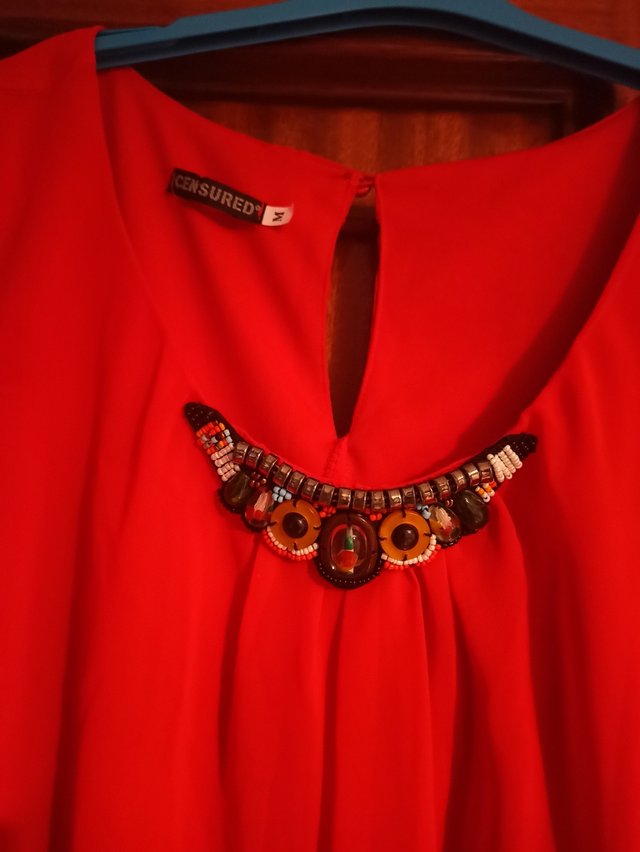 vestido rojo fluido