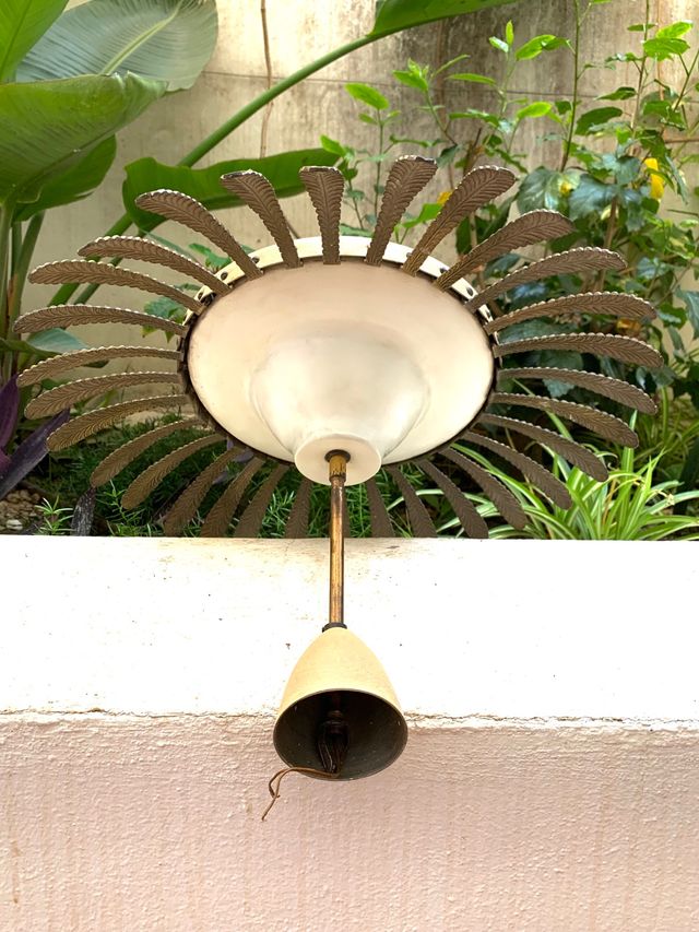 LAMPADA DA SOFFITTO SUN. METÀ SECOLO