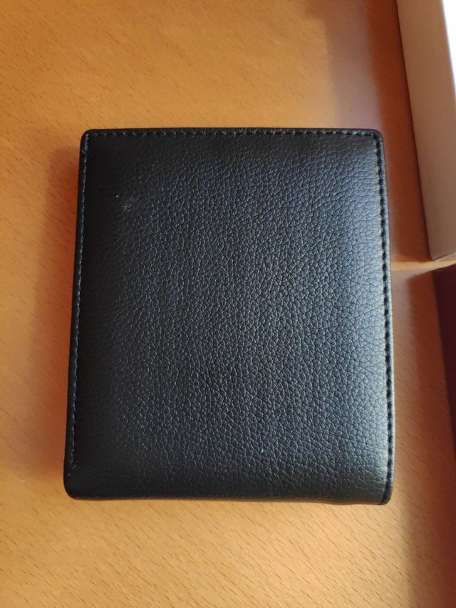Cartera de cuero negro