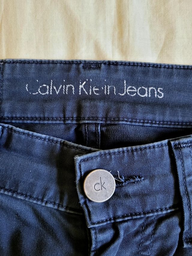 Pantalon Vaquero CALVIN KLEIN JEANS. Talla 28.