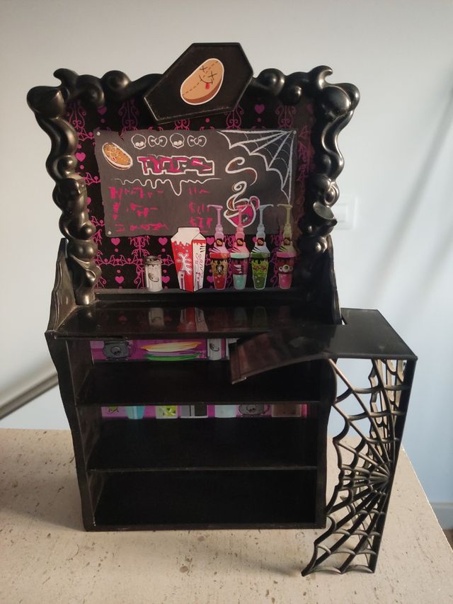 Monster High. Mueble bar