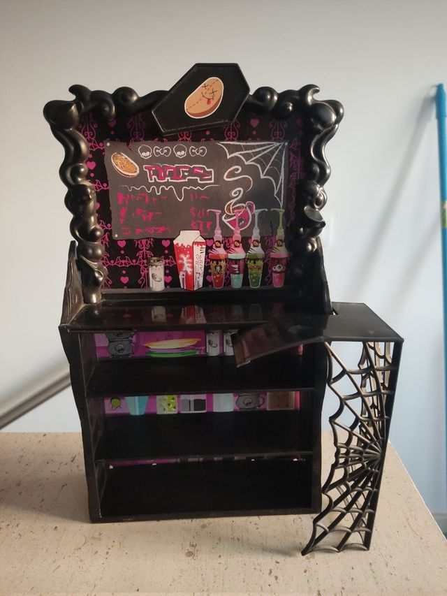 Monster High. Mueble bar