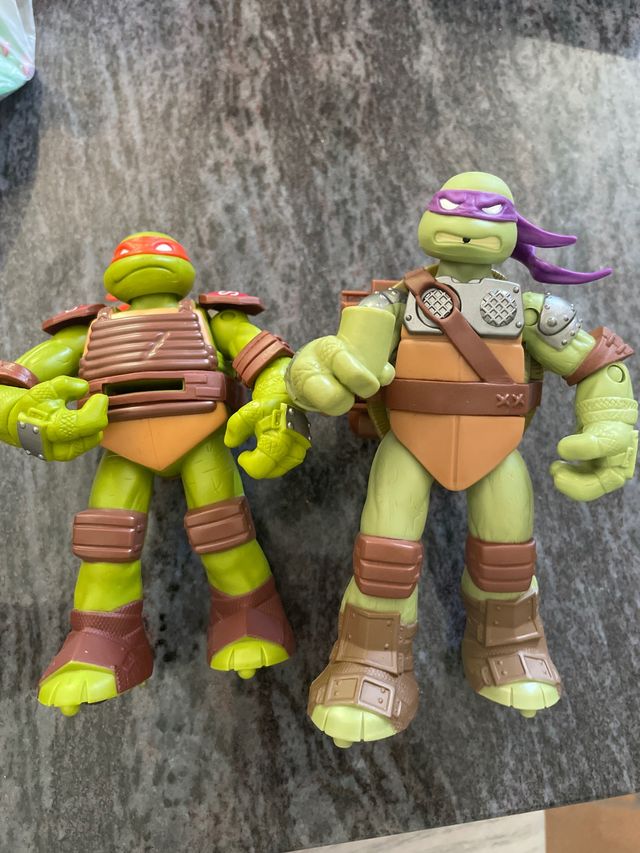 2 tortugas ninja de 15 cm