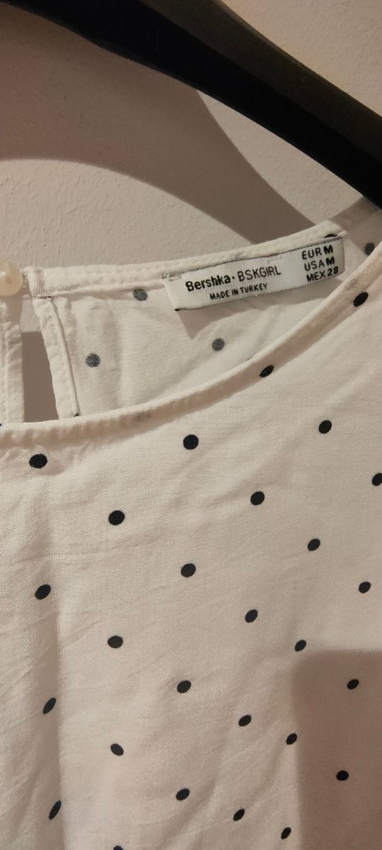 Blusa lunares Bershka talla M