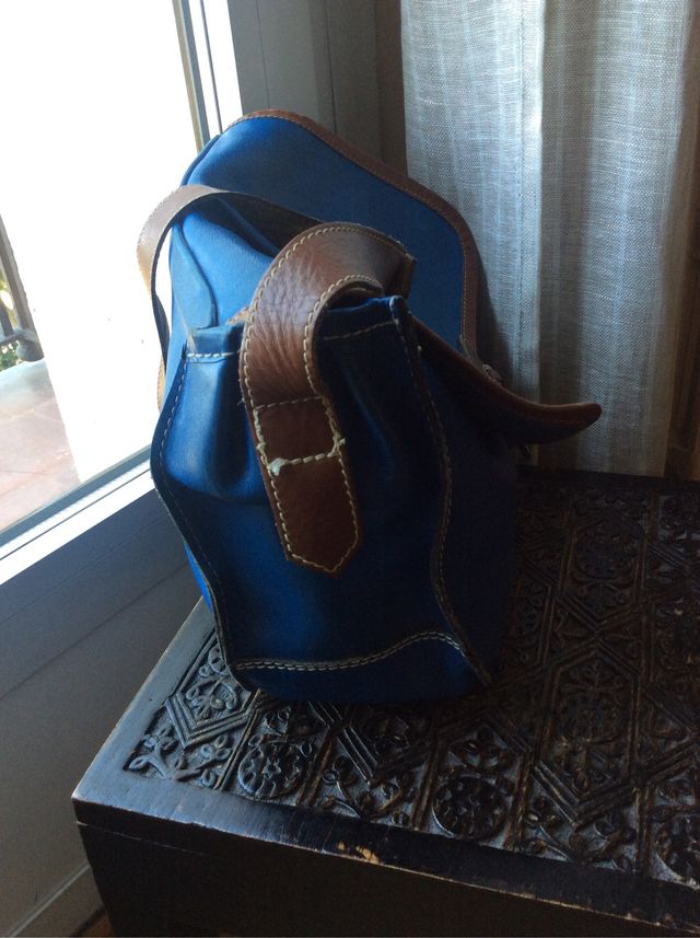 Bolso azul bandolera de piel