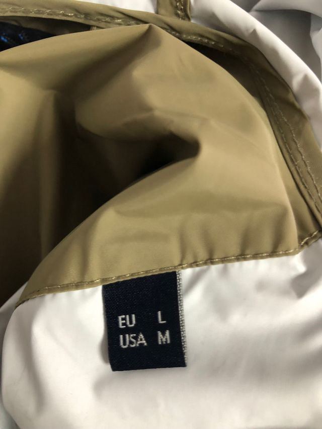 Cortavientos con capucha North Sails a estrenar.