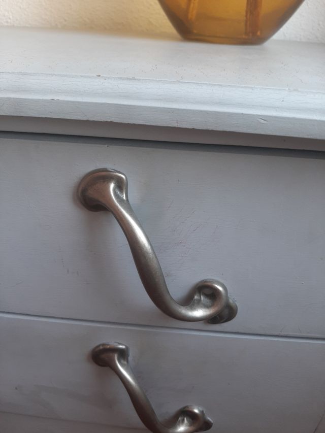 Elegante y moderna cómoda