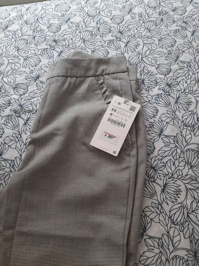 Pantalón de la marca ZARA talla xs