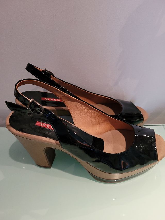 Sandalia charol negro