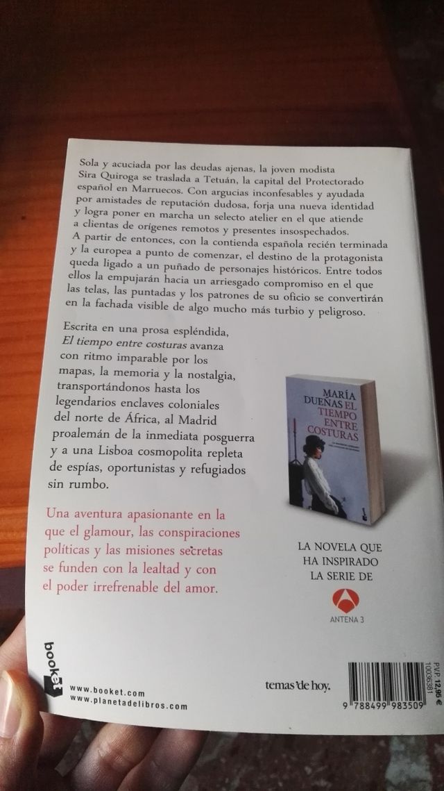 Libro El Tiempo entre costuras