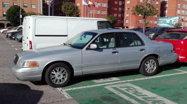 Radiador para Ford Crown Victoria