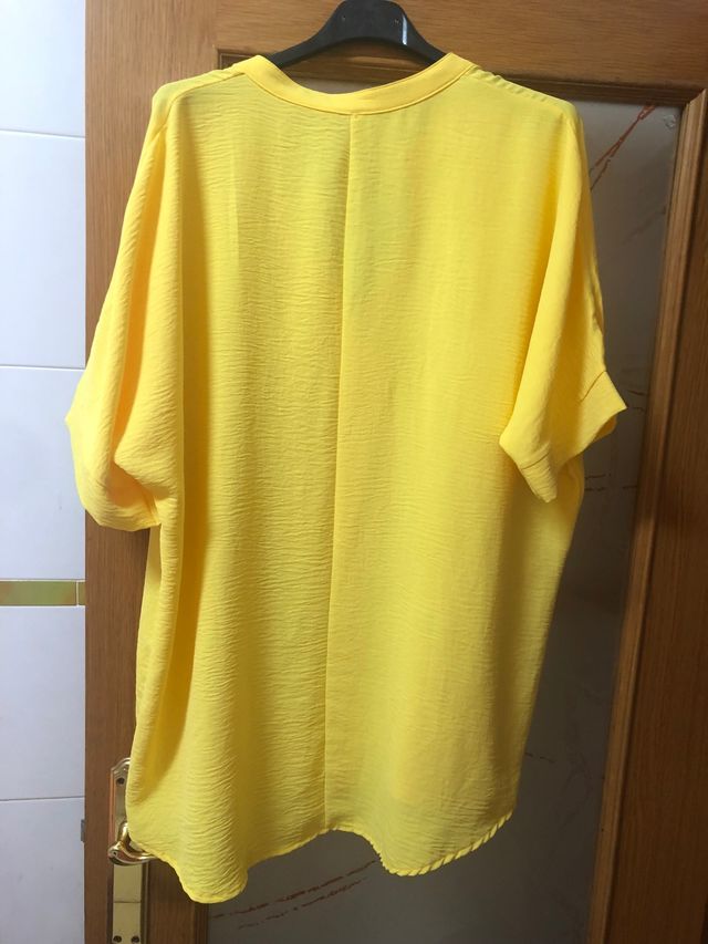 Camisa amarilla fuerte T única, amplia