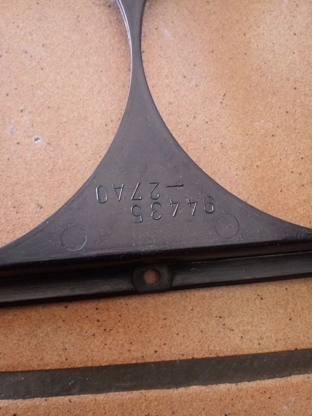 TAPA FOCOS GSXR 85-88.