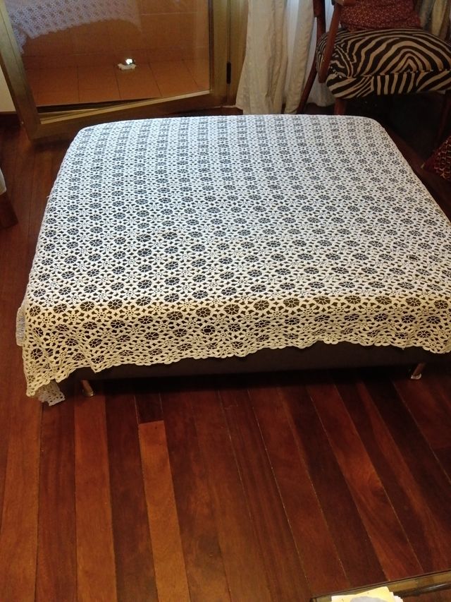 colcha o mantel vintage