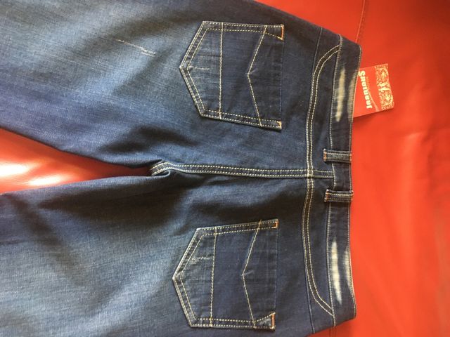 Pantalón Vero Moda, con etiqueta