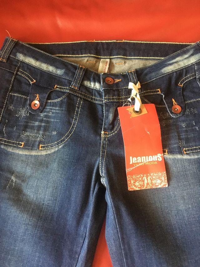 Pantalón Vero Moda, con etiqueta