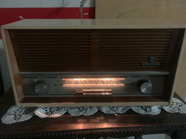Radio antigua Grundig