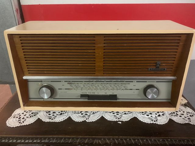 Radio antigua Grundig