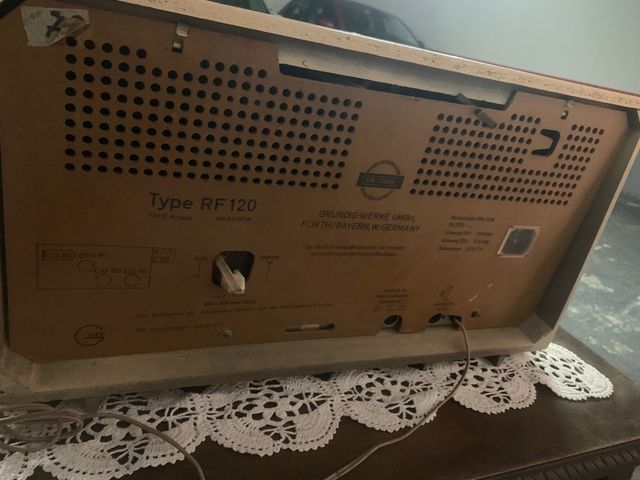 Radio antigua Grundig