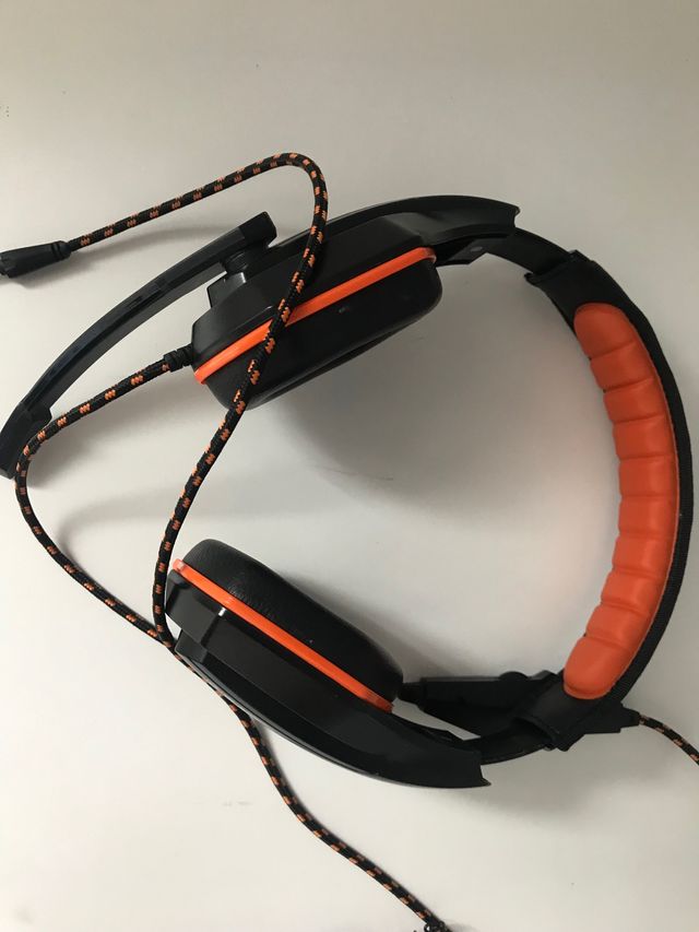 Auriculares Play comprados en GAME