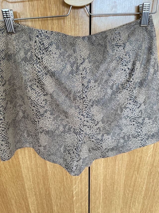 Short Zara efecto piel