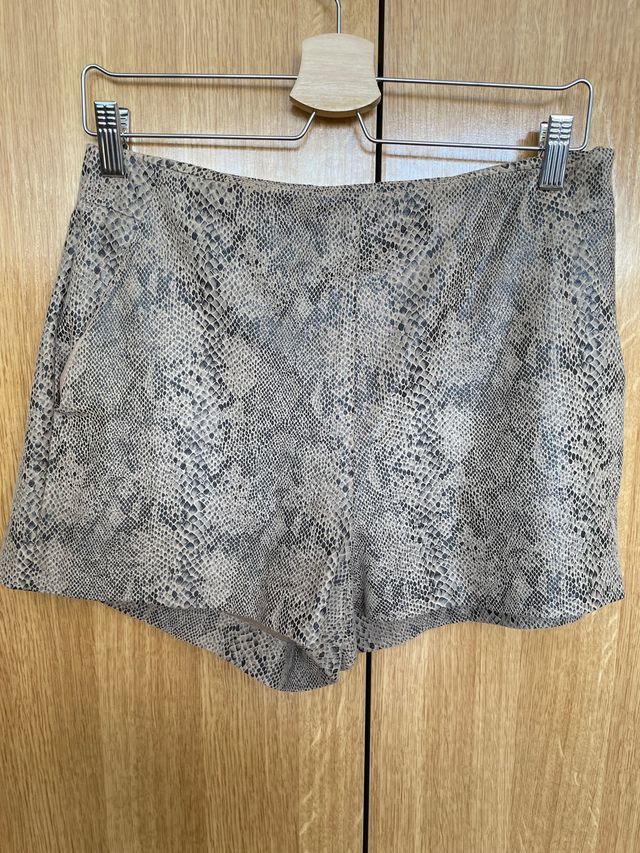 Short Zara efecto piel
