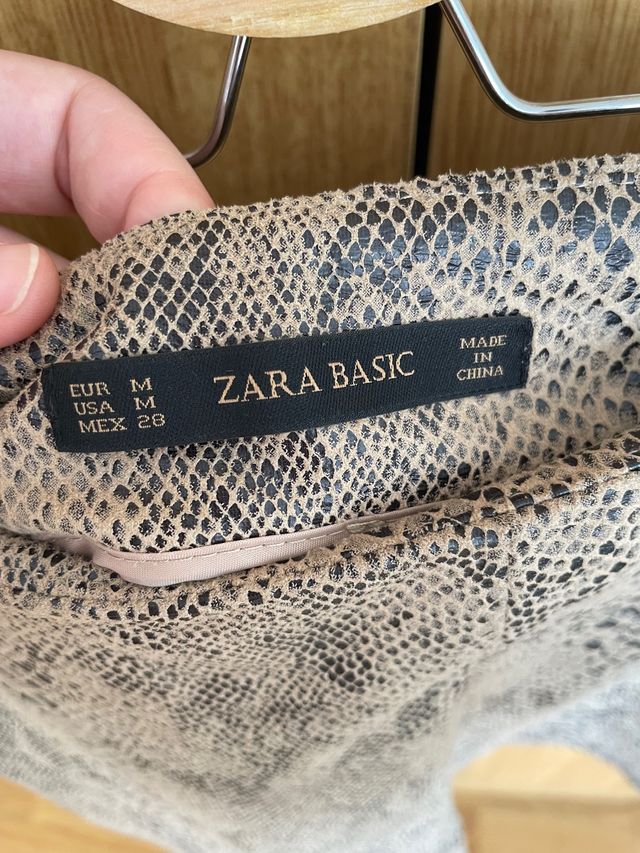 Short Zara efecto piel