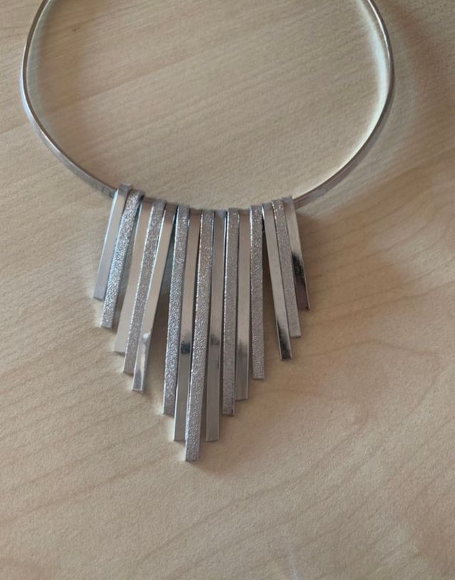 Collar rígido + pendientes