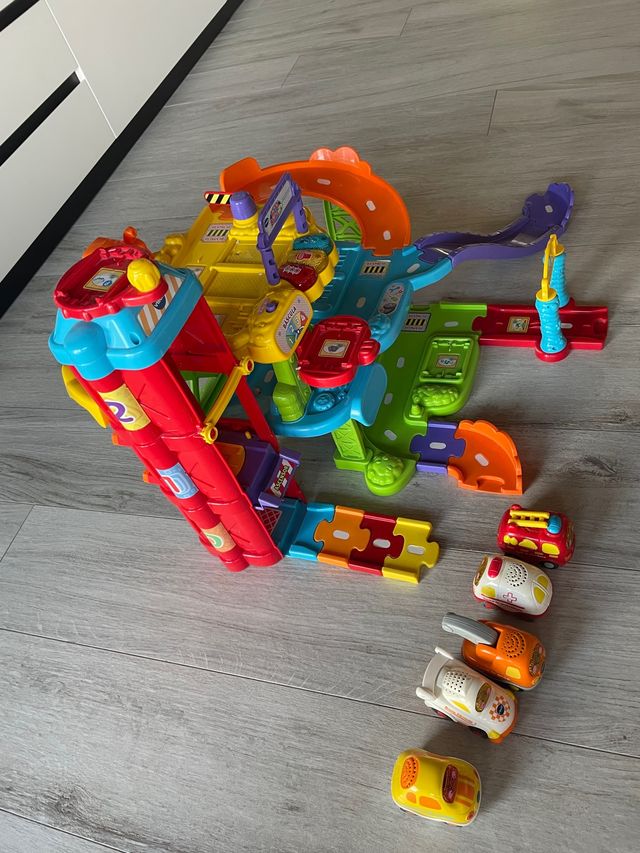 Superpista gran looping Tut Tut y parking garaje