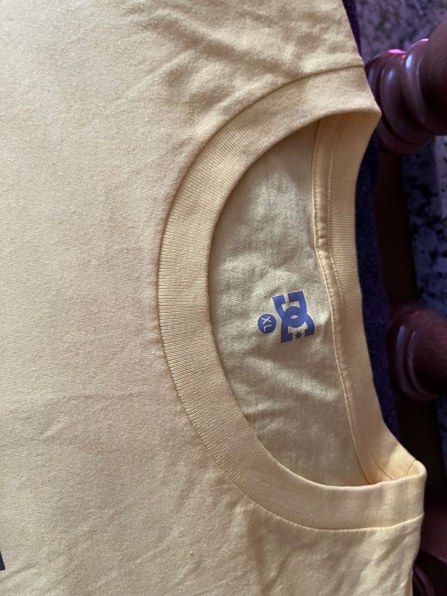 Camiseta amarilla DC