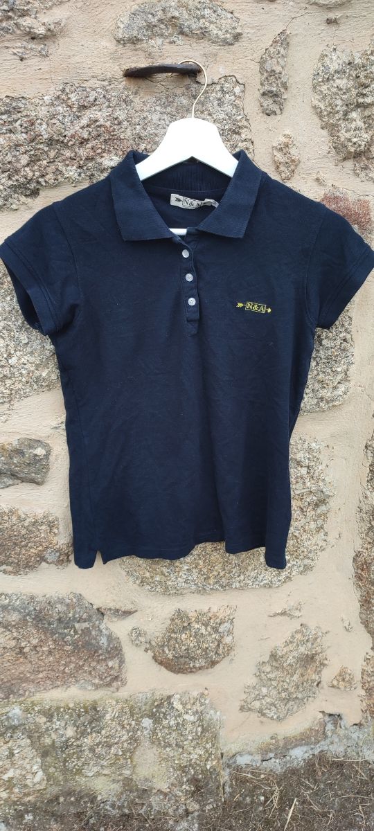 Polo azul de N&A