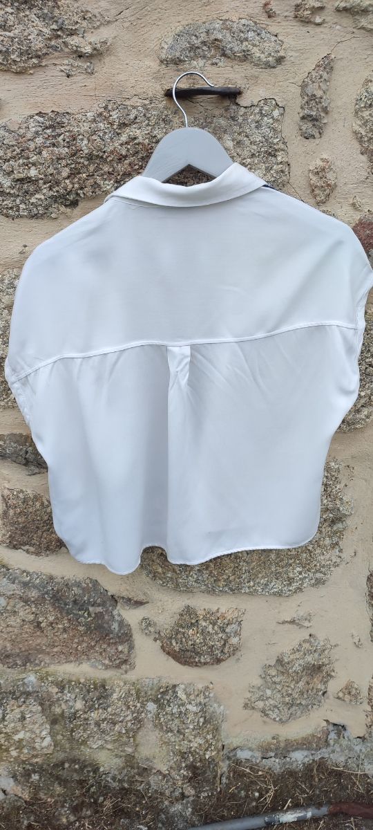 Camisa blanca de Bershka