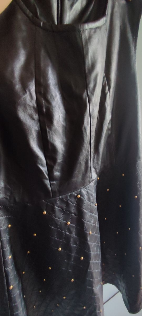 Vestido negro efecto cuero