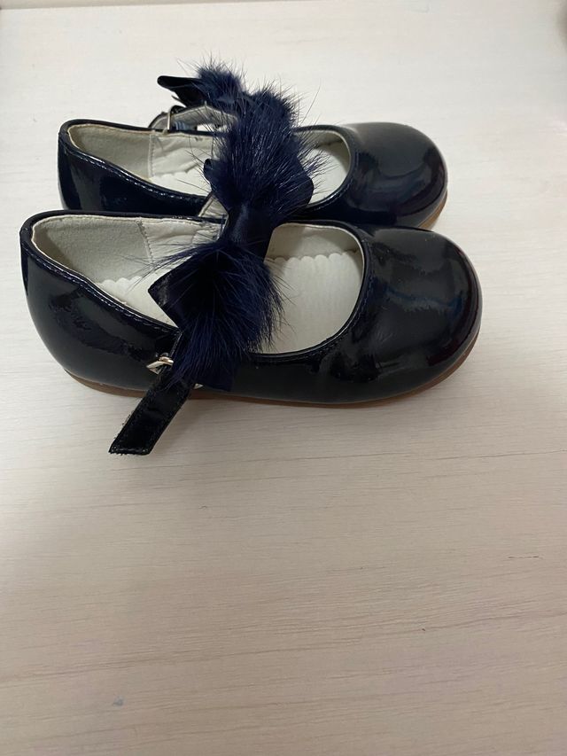 Zapatos niña talla 23.