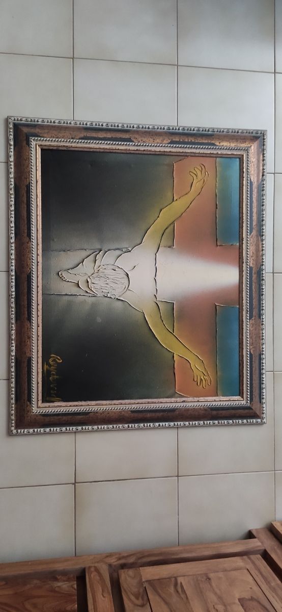 Marco con cuadro de Cristo de Dalí