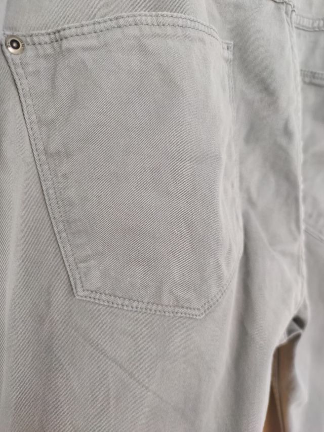 Pantalón hombre Zara. T- 46