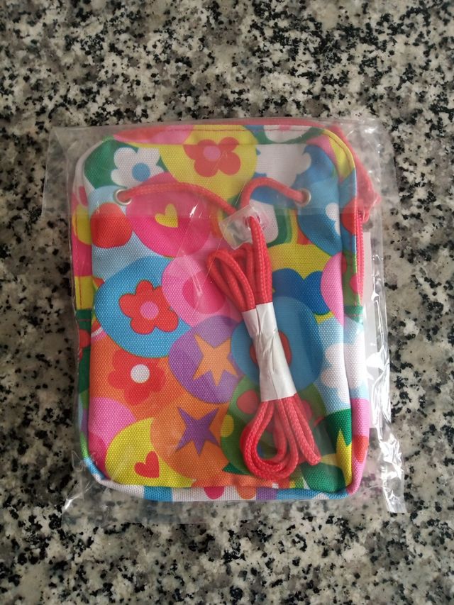 Bolso de Agatha Ruiz de la Prada.