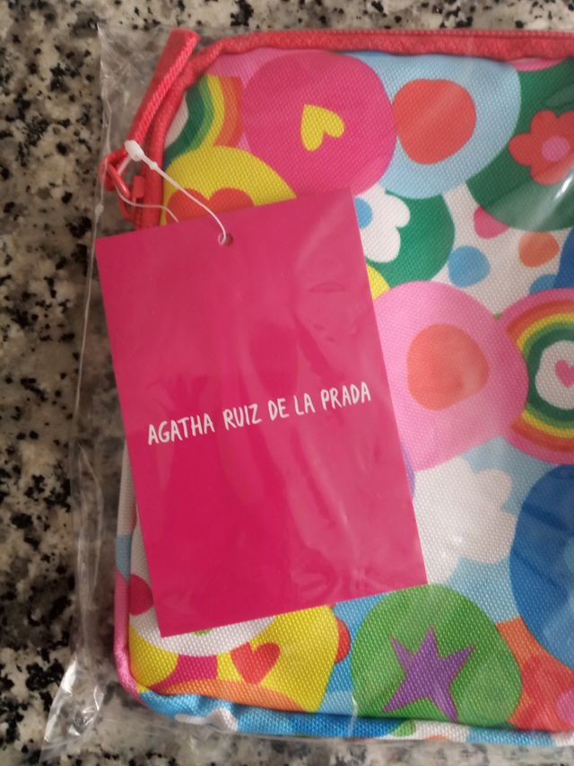Bolso de Agatha Ruiz de la Prada.