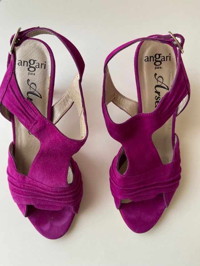 Sandalias de tacón.