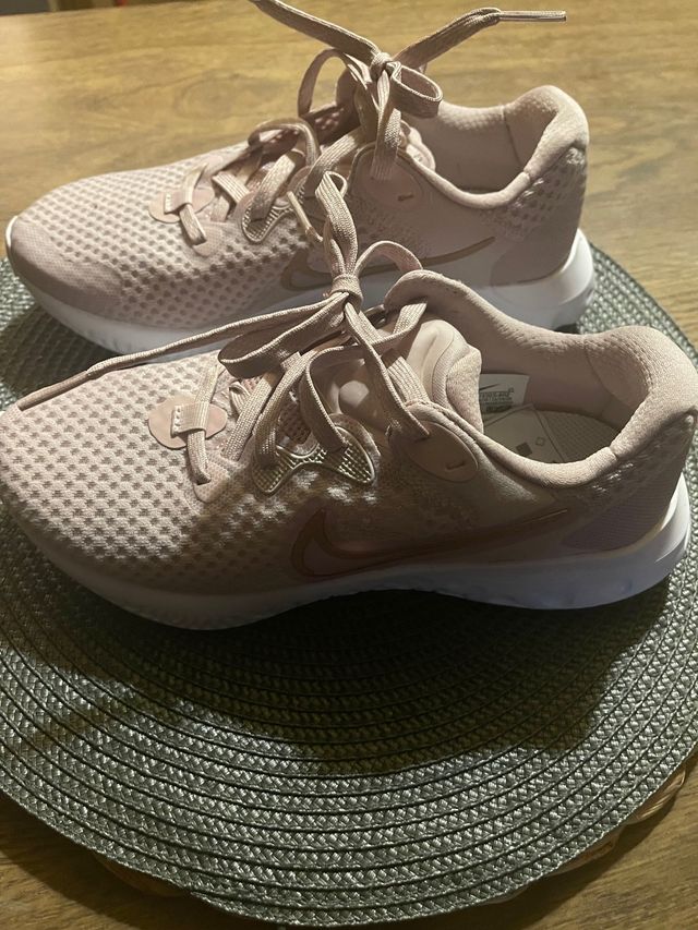 Zapatilla Nike talla 37,5 nuevas